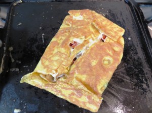 Omelette de esparragos y tomate